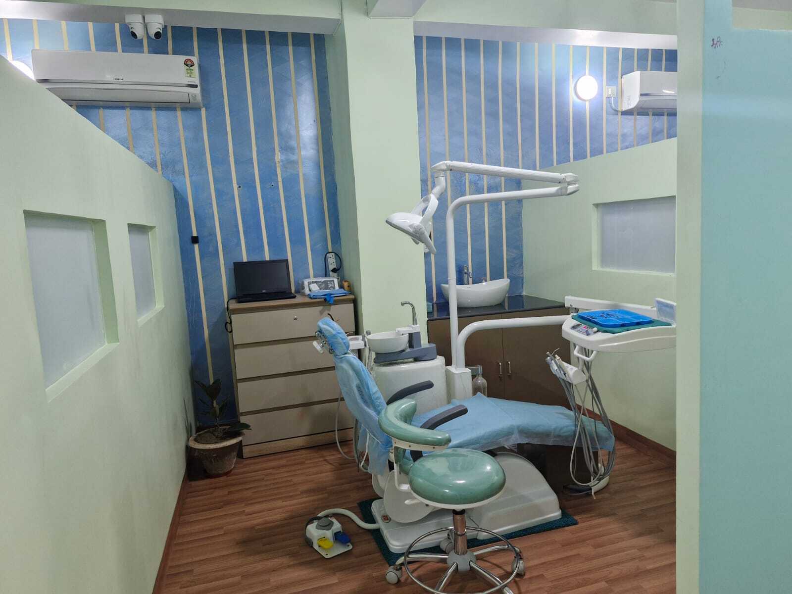Modern dental technology at Dr. Aishwarya's Dental Clinic