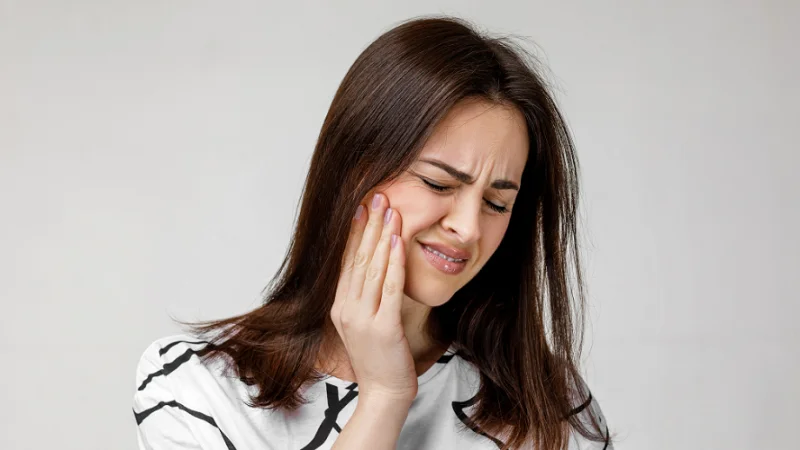 adjacent teeth hurt after tooth extraction